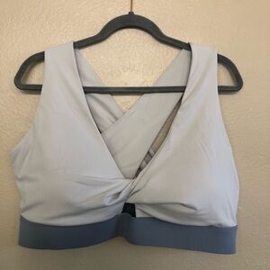 Fabletics Woman’s Oasis Twist Sports Bra Plus Size 3X